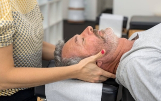 Chiropractic work on neck pain